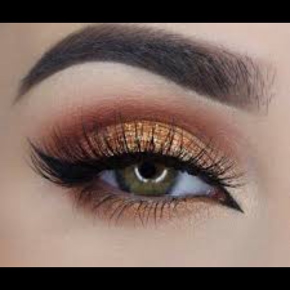 Eyeshadow Pallete - Picture 3 of 4